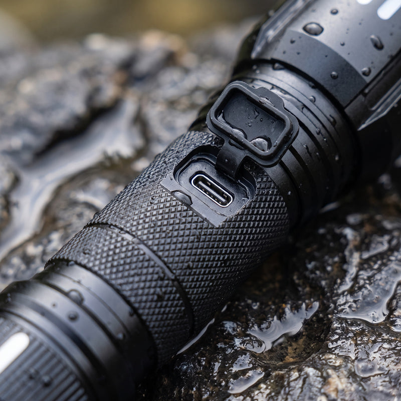 9000 Lumen LED Flashlight Rechargeable Zoomable Aluminum Torch, product photo 4