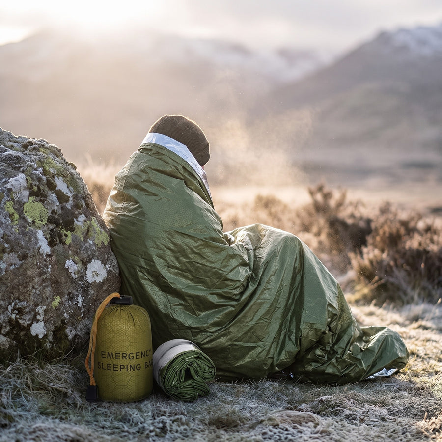 Reusable Emergency Blanket Survival Thermal Foil With Carry Pouch, product photo 3