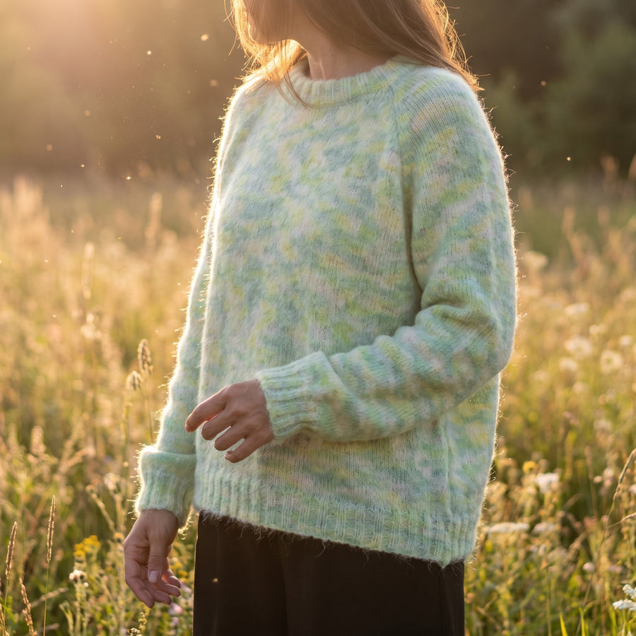 Women's Plush Ombre Sweater Floral Texture Raw Hem Loose Knit, product photo 3